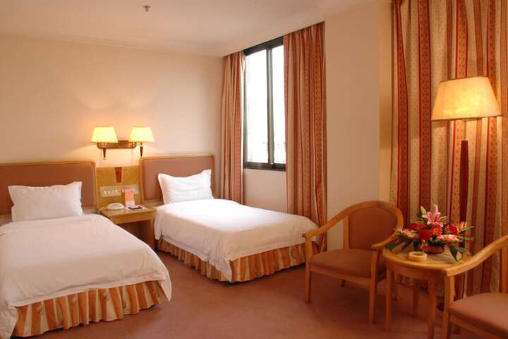 Room 16 of 38
