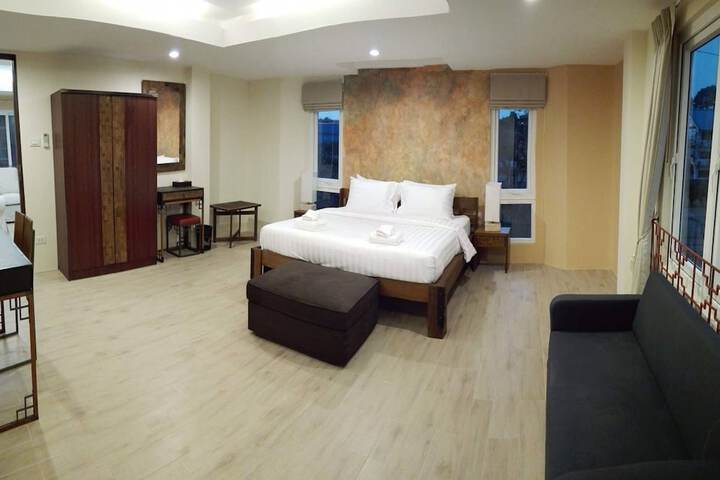 Room 18 of 81