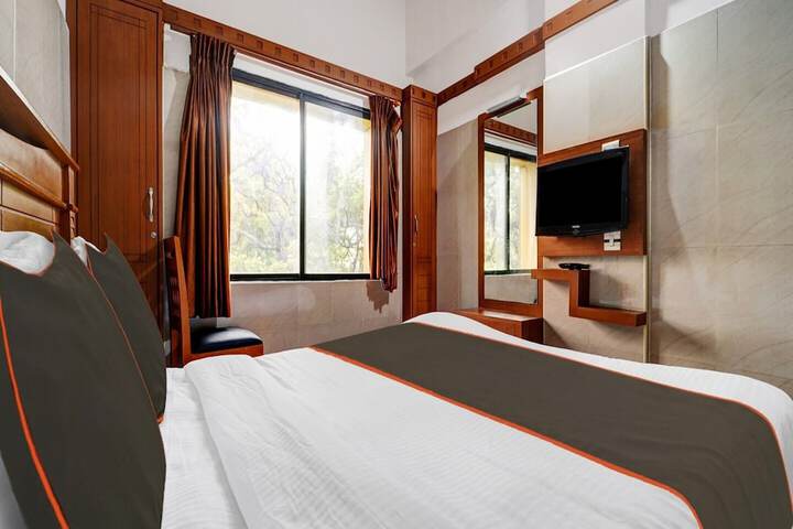 Room 13 of 37