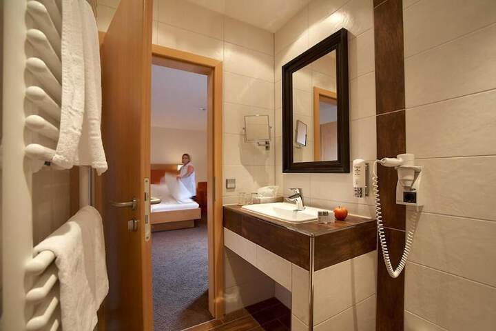 Room 27 of 55