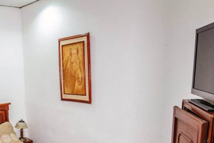Room 5 of 8
