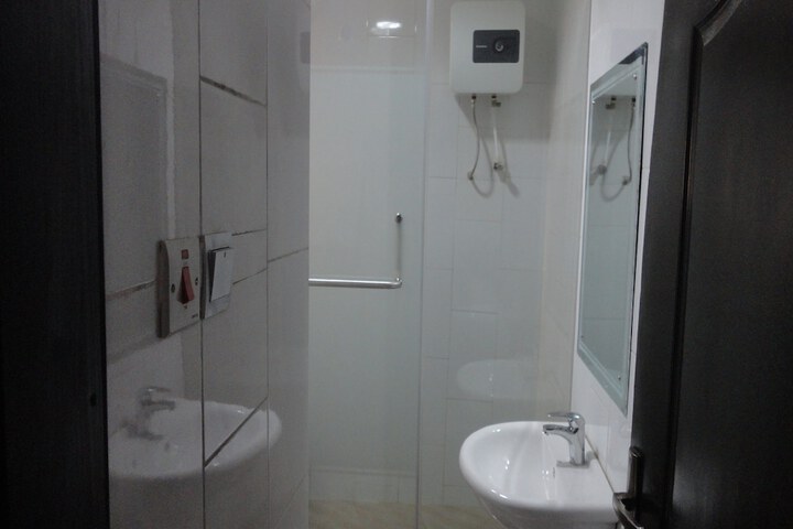 Room 28 of 35