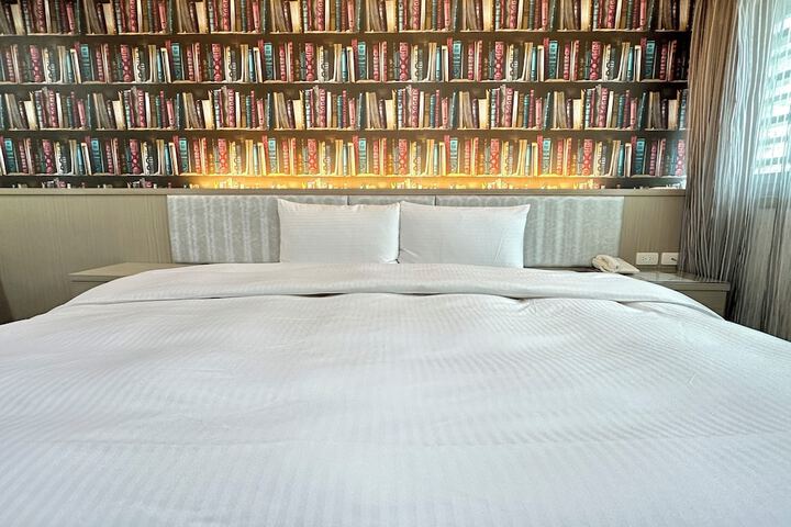 Room 11 of 30