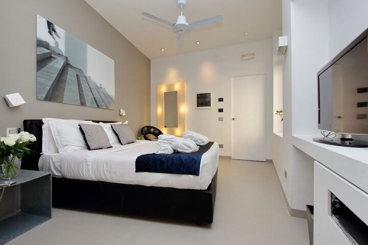 Room 4 of 33