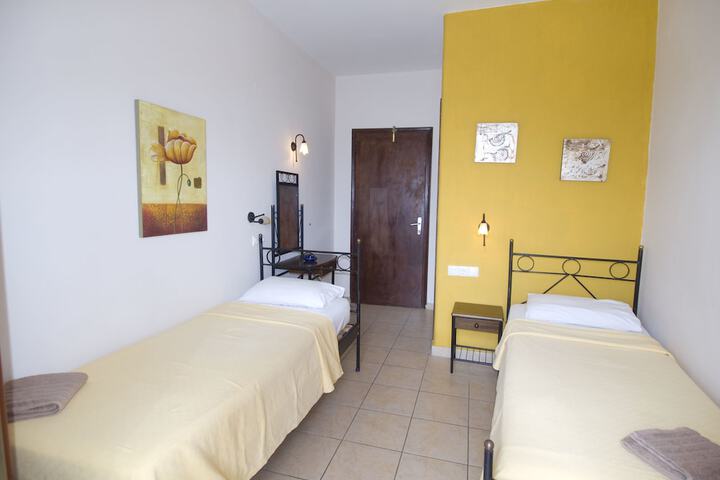 Room 3 of 16