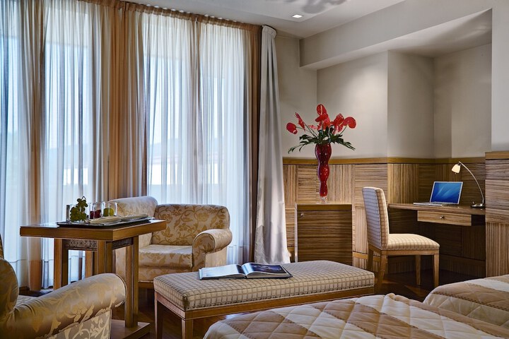 Room 9 of 71
