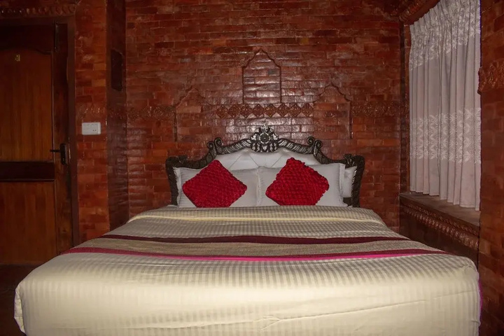 Room 6 of 15