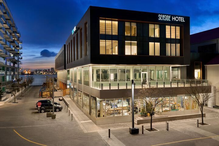 Seaside Hotel North Vancouver in North Vancouver, BC