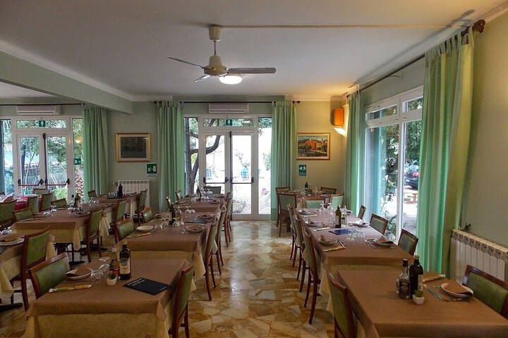 Dining 47 of 65