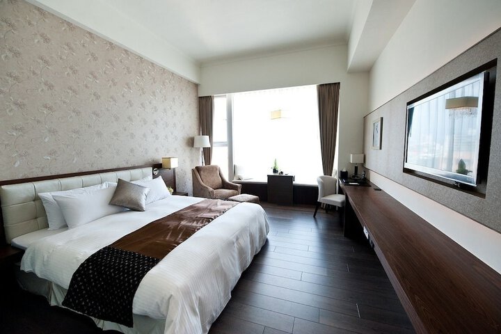 Room 4 of 28