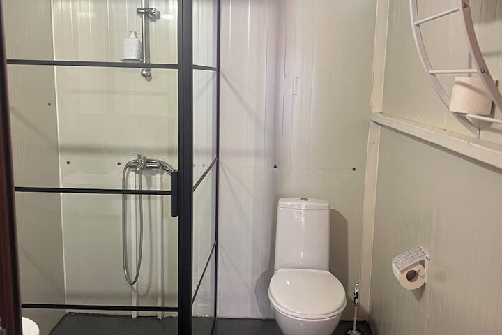 Room 4 of 16