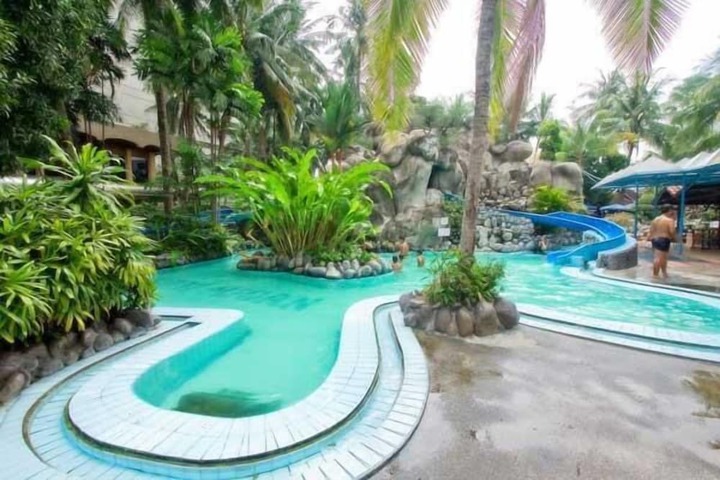 Pools & Facilities