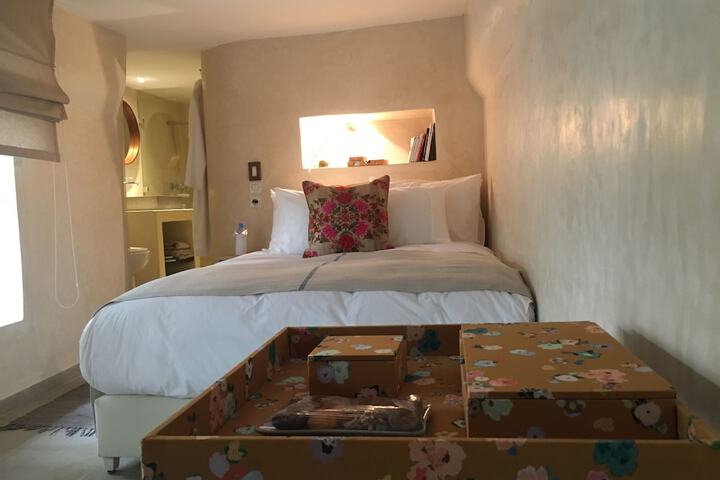 Room 6 of 25