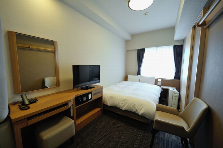 Room 8 of 93