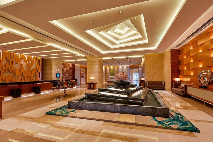 Entrance & Lobby