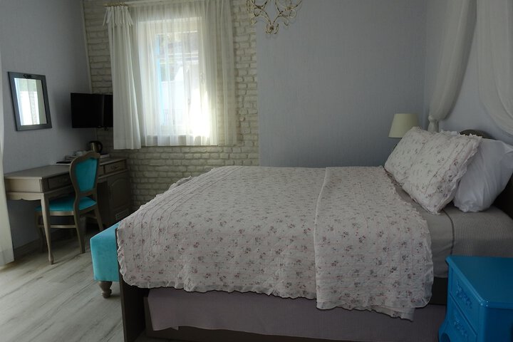 Room 7 of 85