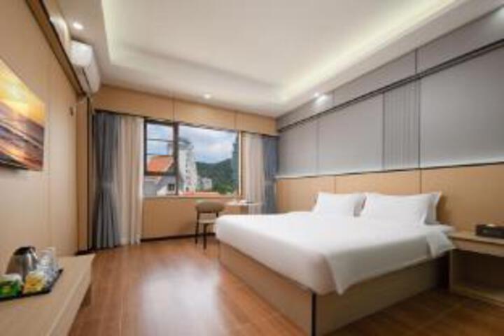 Room 9 of 11