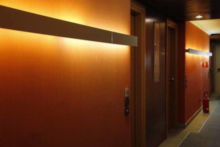 Ballroom/Hall 12 of 23