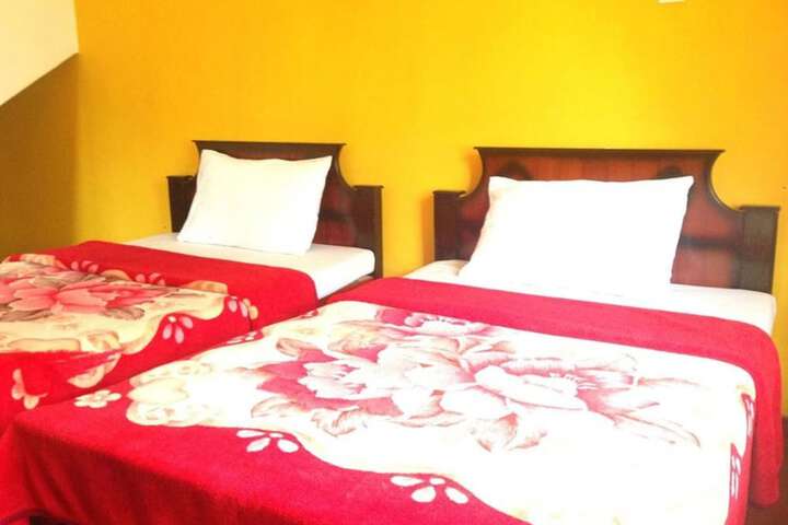Room 4 of 8