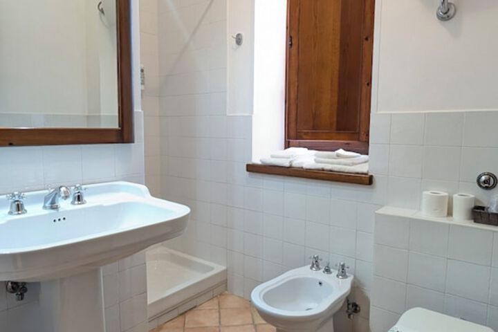 Room 15 of 28