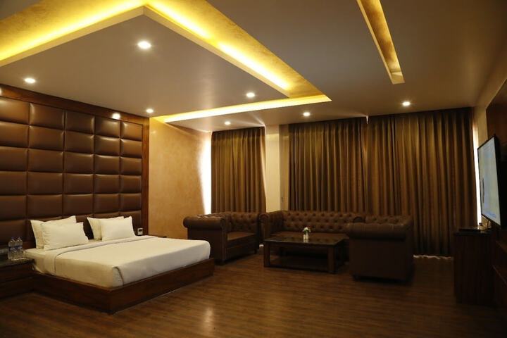 Room 4 of 20