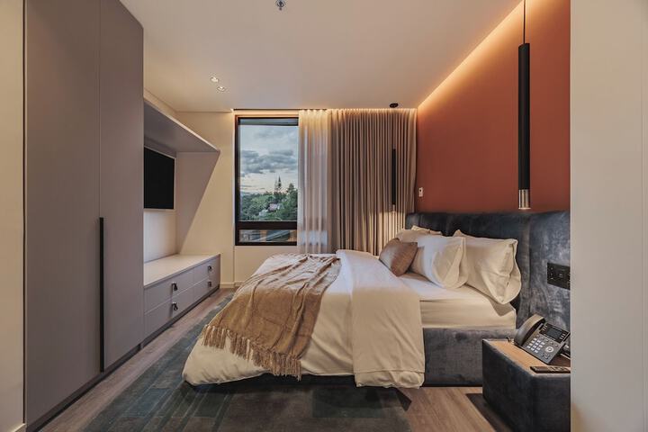 Room 15 of 93