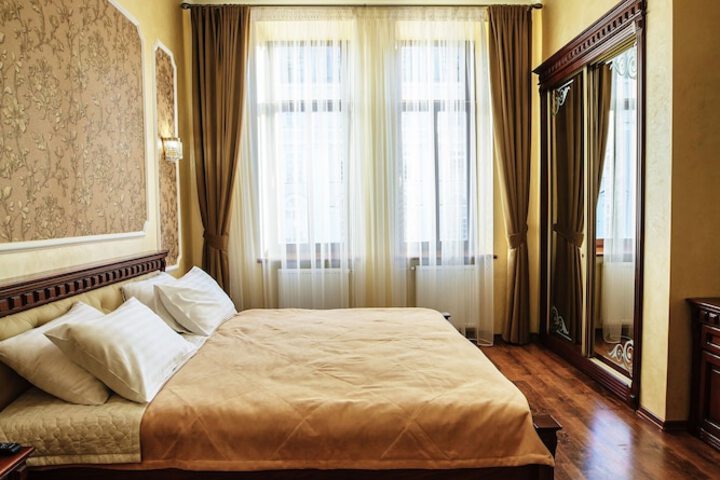 Room 6 of 53