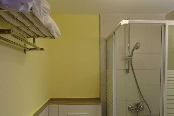 Room 23 of 38