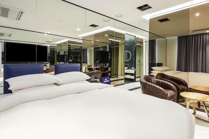 Room 6 of 41