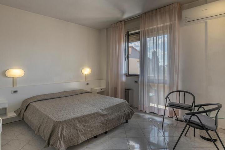 Room 3 of 34