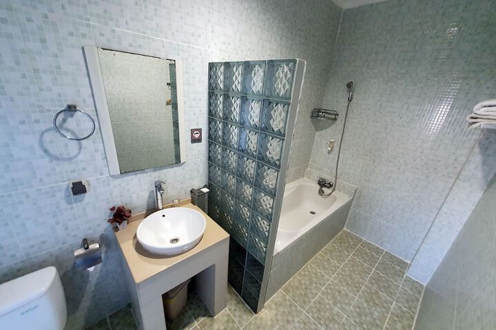 Room 14 of 26