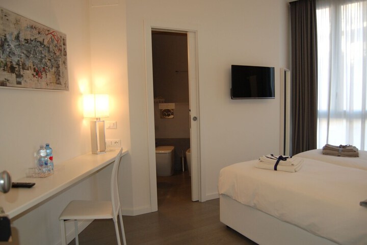 Room 11 of 30
