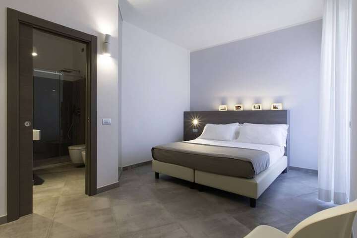 Room 2 of 34