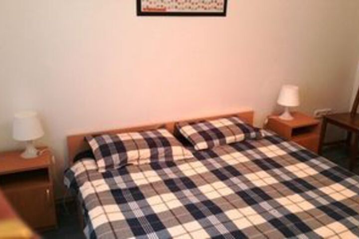 Room 10 of 29