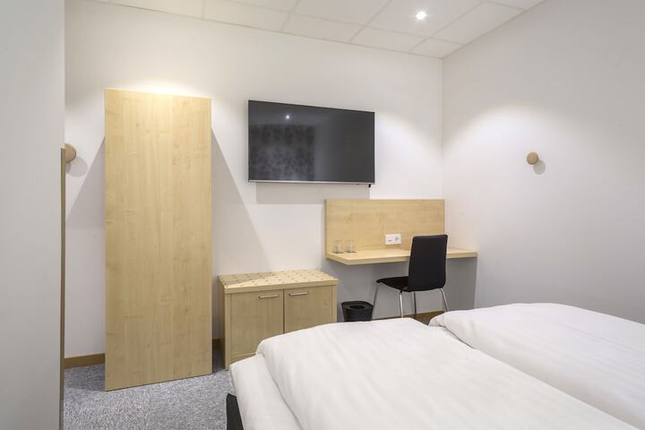Room 13 of 91
