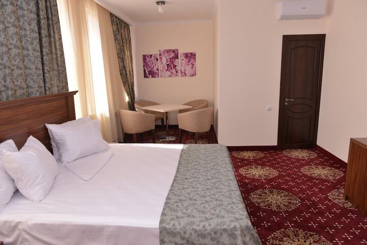 Room 16 of 32