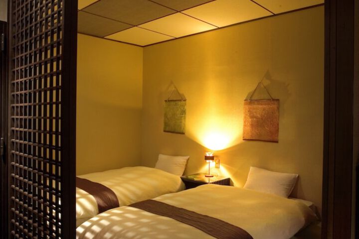 Room 8 of 40