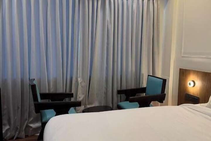 Room 10 of 36