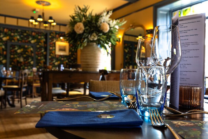 Dining 46 of 77