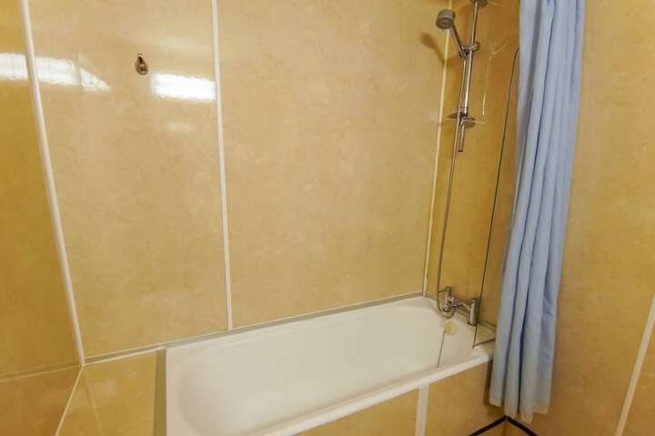 Room 34 of 39