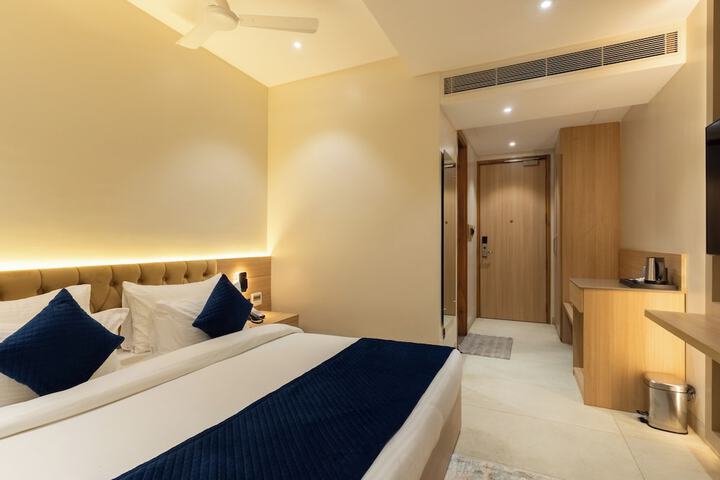 Room 14 of 37