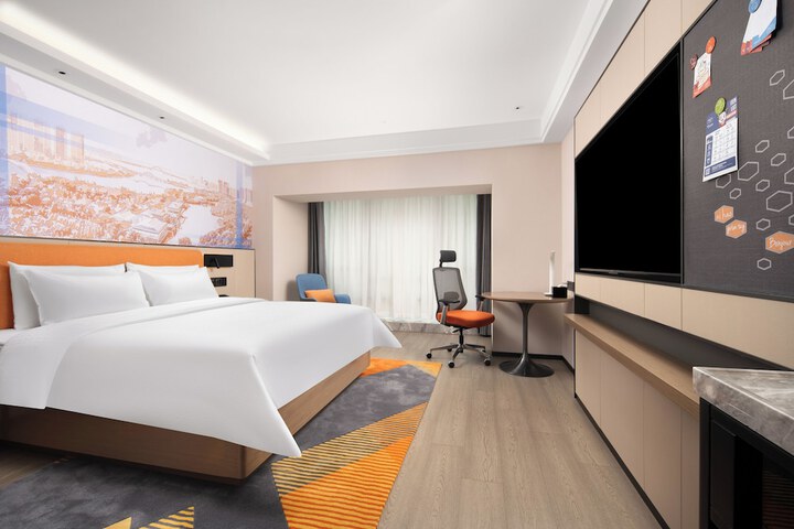 Room 5 of 11