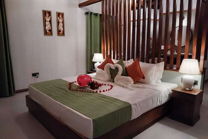Room 7 of 77