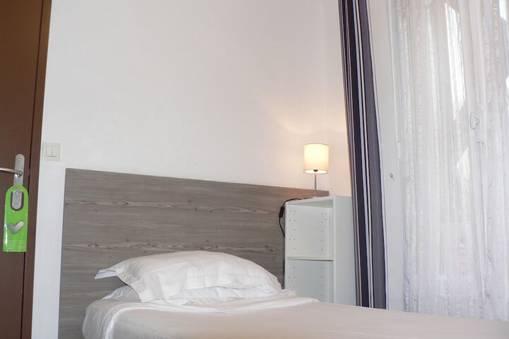 Room 4 of 31