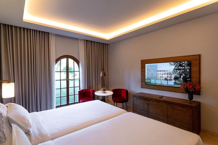 Room 19 of 158