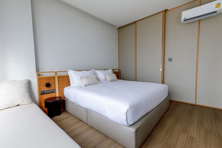 Room 9 of 40