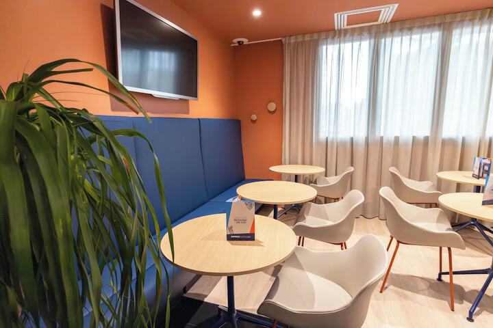 Lounge 64 of 92
