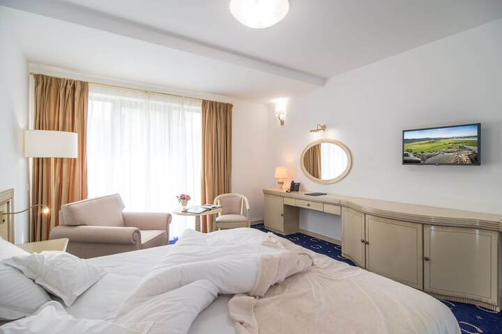Room 4 of 66
