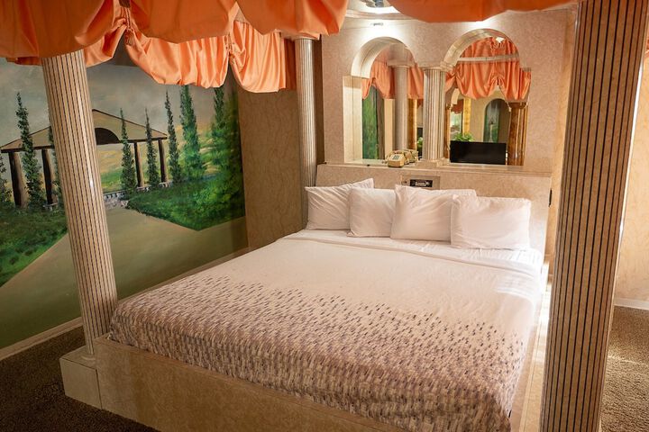 Room 215 of 293