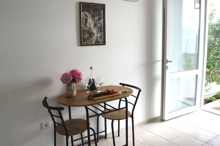 Room 37 of 100